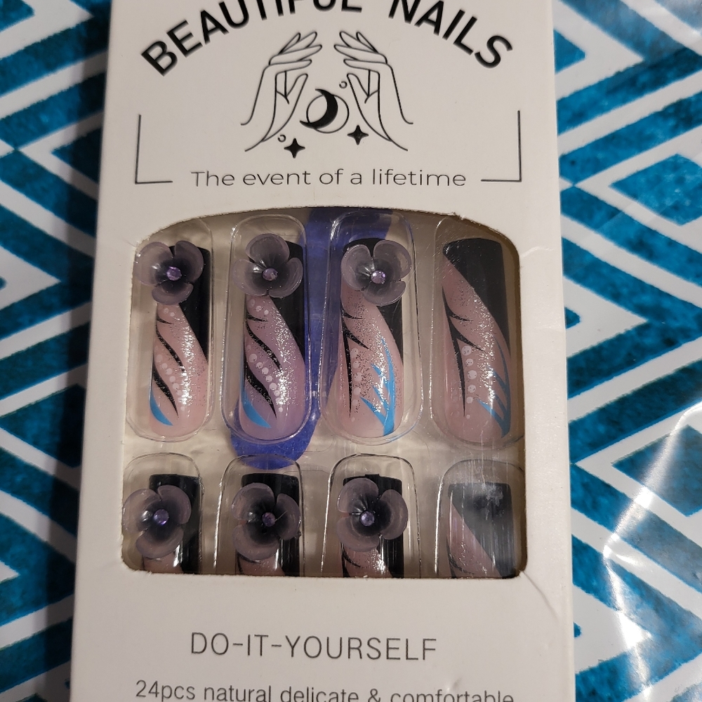 Press on nails - Picture 7 of 12